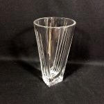 floreiro em cristal lapidado da cristaleria alemã Nachtmann fundada em 1834 e ainda produzindo. Mede 25A x 14 de diâmetro.