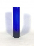 floreiro redondo em vidro azul com 25A x 6 de diâmetro.
