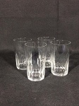 4 copos em cristal lapidado medindo 10A x 6 de diâmetro.