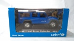 Land Rover Defender 110 Unicef - Carrinho miniatura diecast na escala 1/24 na caixa original fabricada pela Hongwell. Abre portas e capô. Os pneus são de borracha e as rodas acompanham o movimento do volante