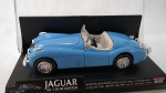 Carrinho miniatura diecast na escala 1/43 da Jaguar XK-120 Roadster na escala 1/43 fabricado pela Newray. Caixa original