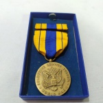 MILITARIA - Medalha original de época dos Serviços Seletivos - Segunda Guerra Mundial, na caixa. 07