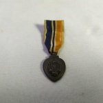 MILITARIA - Miniatura da Medalha Coração Púrpura do Estado de Nova Iorque (Purple Heart). 16