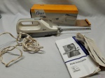 Faca elétrica Oster, modelo 608-16, 120v60Hz - 100w. Na caixa original, com manual, funcionando perfeitamente.