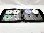 Case para 128 cds e dvds com 18 cds aleatórios. Medindo a case 31cm x 29cm.