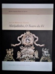 Livro " Aleijadinho, o Teatro da Fé" repleto de fotos das obras do artista e muitos comentários sobre elas. Livro de capa dura com 195 páginas. Em ótimo estado.