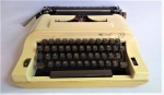 Máquina de escrever marca REMINGTON modelo 22 funcionando.