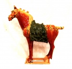 Cavalo em Porcelana Esmaltada.                               Ao gosto da Dinastia Tang. Séc. XX.                                  Med. Alt. 53.5 X 51 cm.