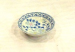 Arte contemporânea.                                                   Bowls em porcelana Chinesa.                      Decoração floral. Apresenta marca no fundo. Med.  Diâm. 10.5 cm.                                                                        Alt. 3.5 cm.