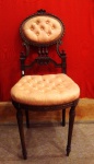Cadeira francesa estilo Louis XVI em madeira nobre.                  Séc. XX                                                                                               (Espaldar quebrado. Captonee precisando de limpeza)Medidas:  Alt. Espaldar 95 cm.  Acento 45 cm.                                     Larg. 44 cm.  Prof. 41 cm.