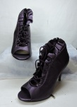CALÇADOS - LUZ DA LUA - Par de sapatos de salto alto, feitos a mão, em couro. Tam. 36 - Usado uma única vez.