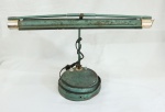 DIVERSOS - Abajur de mesa em ferro, base circular. Med. 33x47 cm. Marcas do tempo e de uso.