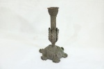 DIVERSOS - Castiçal em bronze Alt. 24 cm. Possui antiga adaptação elétrica.