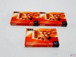 Lote de 3 fitas cassetes da SKC modelo LX 60, virgens e lacradas.