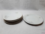 Jogo de 6 pratos rasos em porcelana Renner Donaire. Medindo 24,5cm de diâmetro.