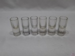 Jogo de 6 copos de shot em cristal facetado com base pesada.