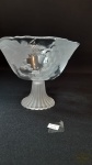 Centro de mesa  em cristal  satine . Medida 18 cm diâmetro, 13 cm altura.