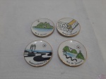Lote de 4 pratinhos decorativos em porcelana. Medindo 4,5cm de diâmetro.