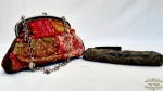 Lote de 2 bolsas  feminias  bordadas. Medida maior 25X15 cm e menor 24,5X15 cm.