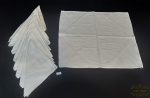 Lote de 9 guardanapos em algodão branco. Medida 39X43,5 cm.