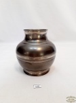 Vaso bojudo em estanho John Somers . Medida 7 cm diâmetro, 13,5 cm altura.