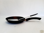 Frigideira tramontina com escumadeira panet. Medida 21,5 cm diâmetro, 4 cm altura.