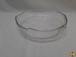 Fruteira, centro de mesa em vidro moldado. Medindo 31,5cm de diâmetro x 8cm de altura.