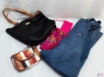 Lote de utensílios Feminino. Composto por 1 bolsa preta,1 macacão para esquiar  TAM: L, 2 necessaires , etc.
