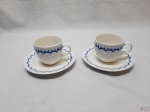 Par de xícaras de chá em porcelana estampada.
