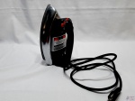 Ferro de passar roupa da Black&Decker, modelo VFa 1110, 127v60Hz - 1200w. Necessita de limpeza.