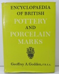 LIVRO - Enciclopédia de marcas inglesas e de porcelana by GEOFRREY A. GODDEN, F.R.S.A, editora BONANZA BOOKS - NEW YORK, titulo (ENCYCLOPAEDIA OF BRITISH AND PORCELAIN MARKS). Capa dura e sobre capa. 765 paginas.