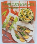 LIVROS- Barbecues e saladas - Cook book - Judith Ferçuson . Com 64 páginas. Capa e sobrecapa. Ilustrado.