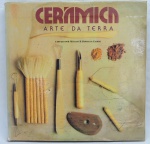 LIVROS -  Cerâmica - Arte da Terra - Mirian Birimamn Gabbai - 19887. Com 165 páginas. Capa e sobrecapa. Ilustrado. Manchado.