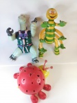 3 brinquedos anos 80 , plástico duro , Med . 22 x 10 x 5 a base .