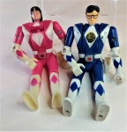 Brinquedo dois bonecos anos 80 plástico japonês , Med. 14 x 6 , articulado , cabeça articulada com duas fazes com e sem o capacete. lote (3)