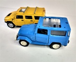 Miniaturas 2 carrinhos ,  JIPE TOYOTA e HUMMER H2, med.12 x 6 cm em bom estado .
