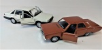 Miniaturas 2 carrinhos  DODGE e SANTANA  ,  med.12 x 4 cm em bom estado .