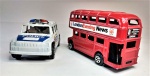 Miniaturas 2 carrinhos bus London X POLICE  ,  med.8  x 4  e 6 x 3 cm no  estado .