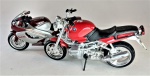 Miniaturas 2 motos  , med. 12  x 6 cm ,em bom   estado . (2)