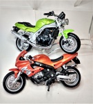 Miniaturas 2 motos  , med. 12  x 6 cm ,em bom   estado . (3)