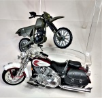 Miniaturas 2 motos  , med. 12  x 6 cm ,em bom   estado . (5)