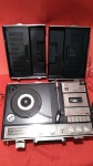 Rara vitrola , da SANIO , VINIL ,RÁDIO , TOCA FITAS , tudo em perfeito estado funcionando, em formato de maleta , bio WOLTS , ENTRE A DÉCADA DE 60 E 70 , rotação 33, 48,  78, c/42x28 cm de dtro x 12cm de prof , ela fechada .
