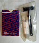 Raro Lote Duas peças, BARALHO DA CARNIVAL CRUISE LINES 9x6,5cm  ,KIT DE BARBEAR COM GILETE E CREME PÓS BARBA DA GUCCI Medidas Kit 14x6 cm Para Colecionadores De Plantão.