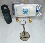 Raro Lote Trés peças Chaveiro Comemorativo VARIG 1927-19914x4cm , KIT DE BARBEAR COM GILETE E CREME PÓS BARBA DA VASP 13x7cm, Para Colecionadores De Plantão.