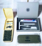 VARIG , Lote 1 kit gilete c/escova de dente  , 1 calçadeira c/tira pelo ,1 escova c/kit costura ,  para colecionadores de plantão.