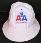 Chapel American Airlines Cor Creme Com o Simbolo Vermelho e Azul Anos 70 Para Colecionadores De Plantão.