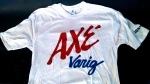 Rara camiseta AXÉ VARIG , em branco escrita em azul e vermelho  ,( HERING ) tamanho X G  , para colecionadores de plantão, OBS pequenas bolinhas de ferrugem , necessita lavagem .