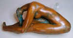 Bela Escultura nu Feminino , Nu feminino em terracota da mesma artista  ass. Nanci Duarte Coelho, com 28 x 12 x 12 cm