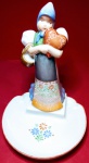 Raro Escultura em Porcelana HUNGARY , REPRESENTANDO Camponesa  , serve como porta cartão ,    med. 15 x 15 x 20 cm de alt , peça de coleção.