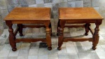 Antigo par de Banquetas ou mesinhas , em madeira SEC.XIX , no estilo Manuelino Espanhol , med.40 x 30 x 38 cm de alt